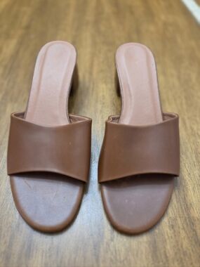 bebe Brown Wide-Strap Slide Sandals Medium Heel Leather Look Size 9